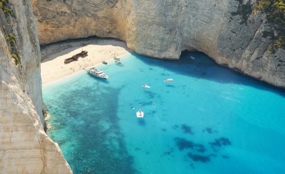 ポルコの隠れ家　絶景の島　ザキントス島 ナヴァイオ・ビーチ　ギリシャの風景