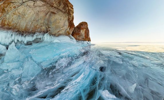 オリホン島　冬のバイカル湖の風景　ロシアの風景