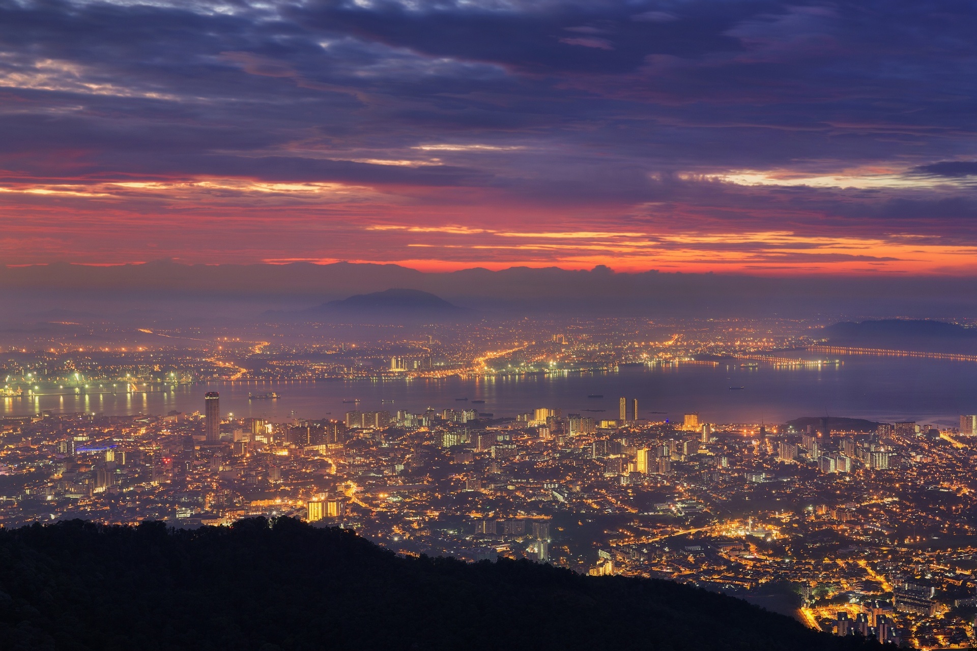 ペナン・ヒルから見る朝のペナンの風景　マレーシアの風景