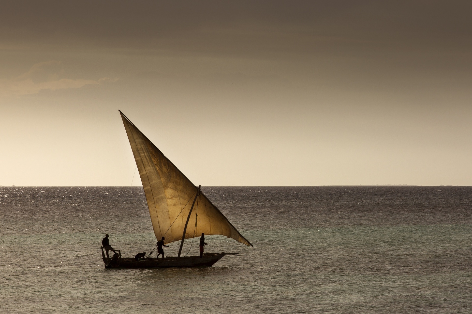 インド洋の漁船　タンザニア　ザンジバル　