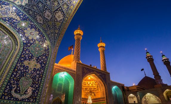 イラン　ゴム　ファーティマ廟　イランの風景