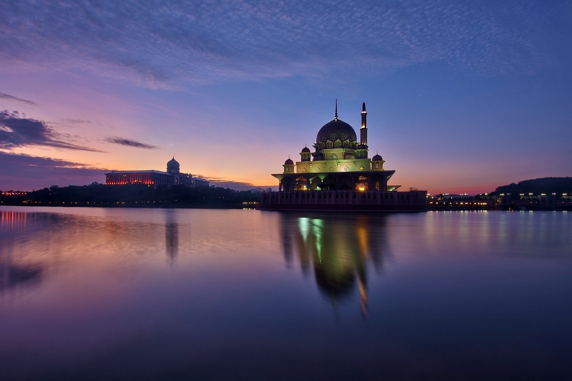 プトラ・モスクの朝の風景　マレーシア