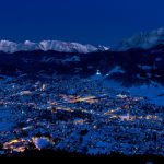 冬の夜のガルミッシュ=パルテンキルヒェンの風景