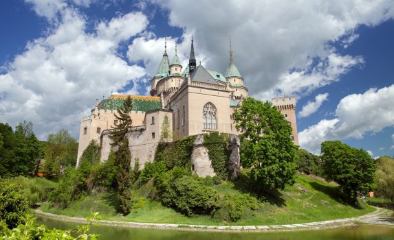 春の中世の城　ボイニツェ城　スロバキアの風景