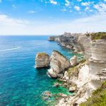 フランス　コルシカ島の崖の上に建てられたボニファシオの古い町並み