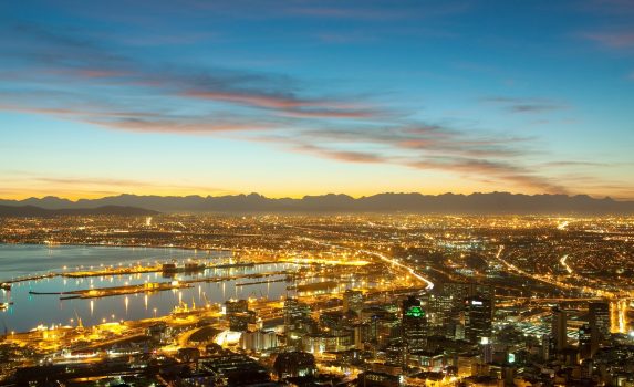 夜明けのケープタウン　南アフリカの風景