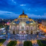 夕暮れのベジャス・アルテス宮殿　メキシコシティ