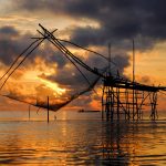 朝焼けの湖の風景　タイの風景　パッタルン