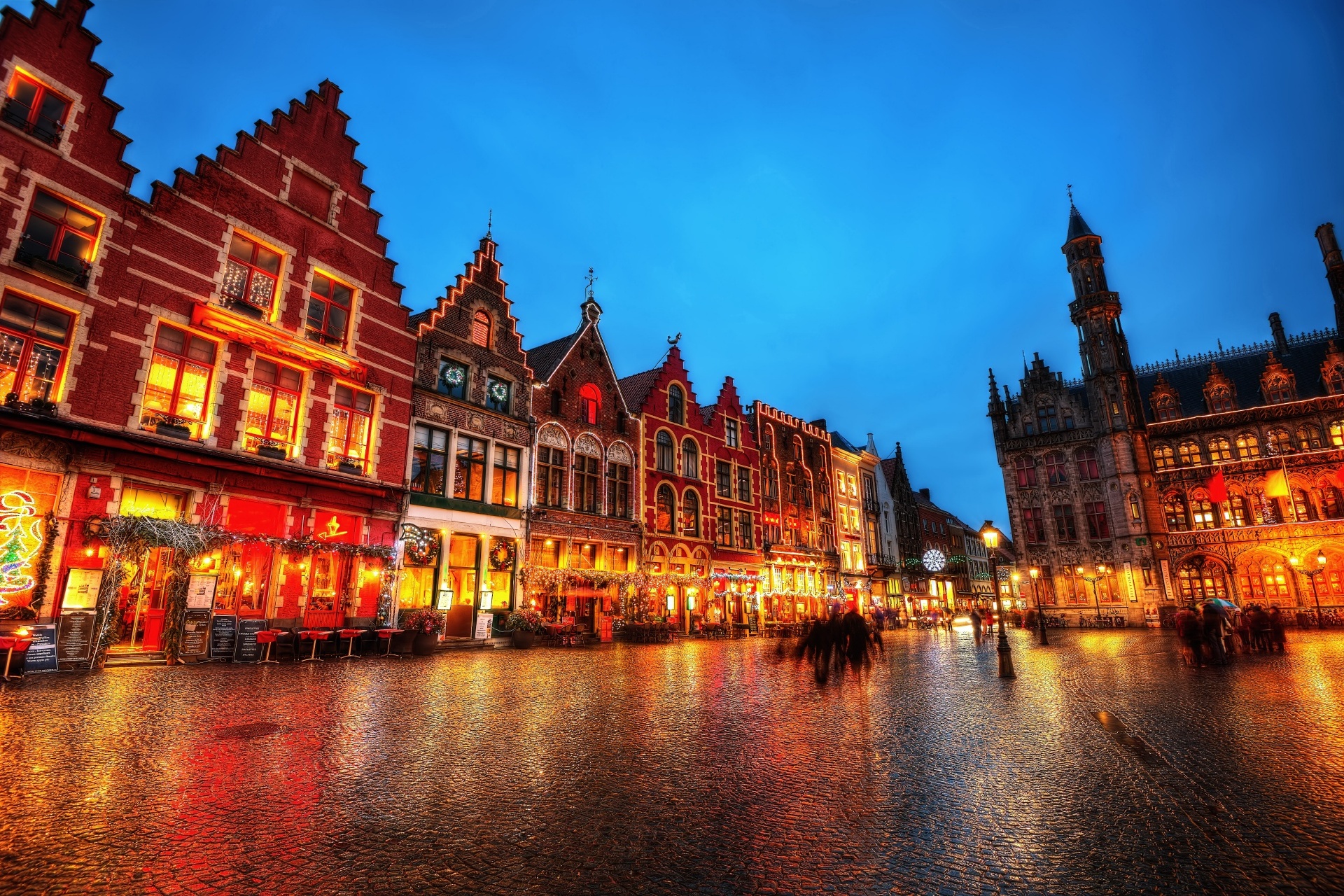 クリスマス時期のマルクト広場　ブルージュ　ベルギーの風景