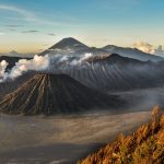 朝のブロモ山　インドネシアの風景