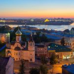夕暮れ時のニジニ・ノヴゴロドの町並み　ロシアの風景
