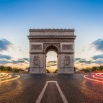 パリ　夕暮れのシャンゼリゼ　フランスの風景