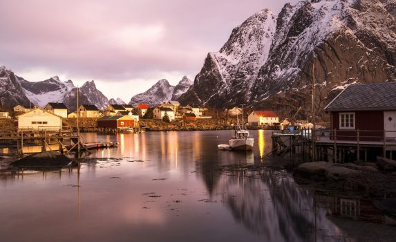 ロフォーテン諸島の朝の風景　ノルウェーの風景