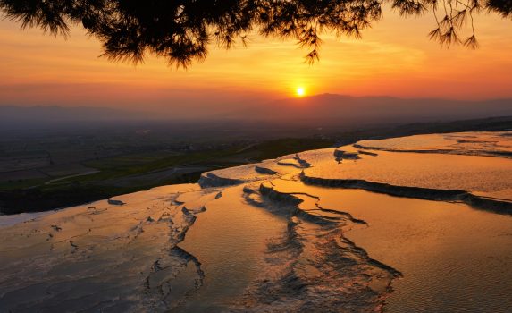 日の出のパムッカレの風景　トルコの風景