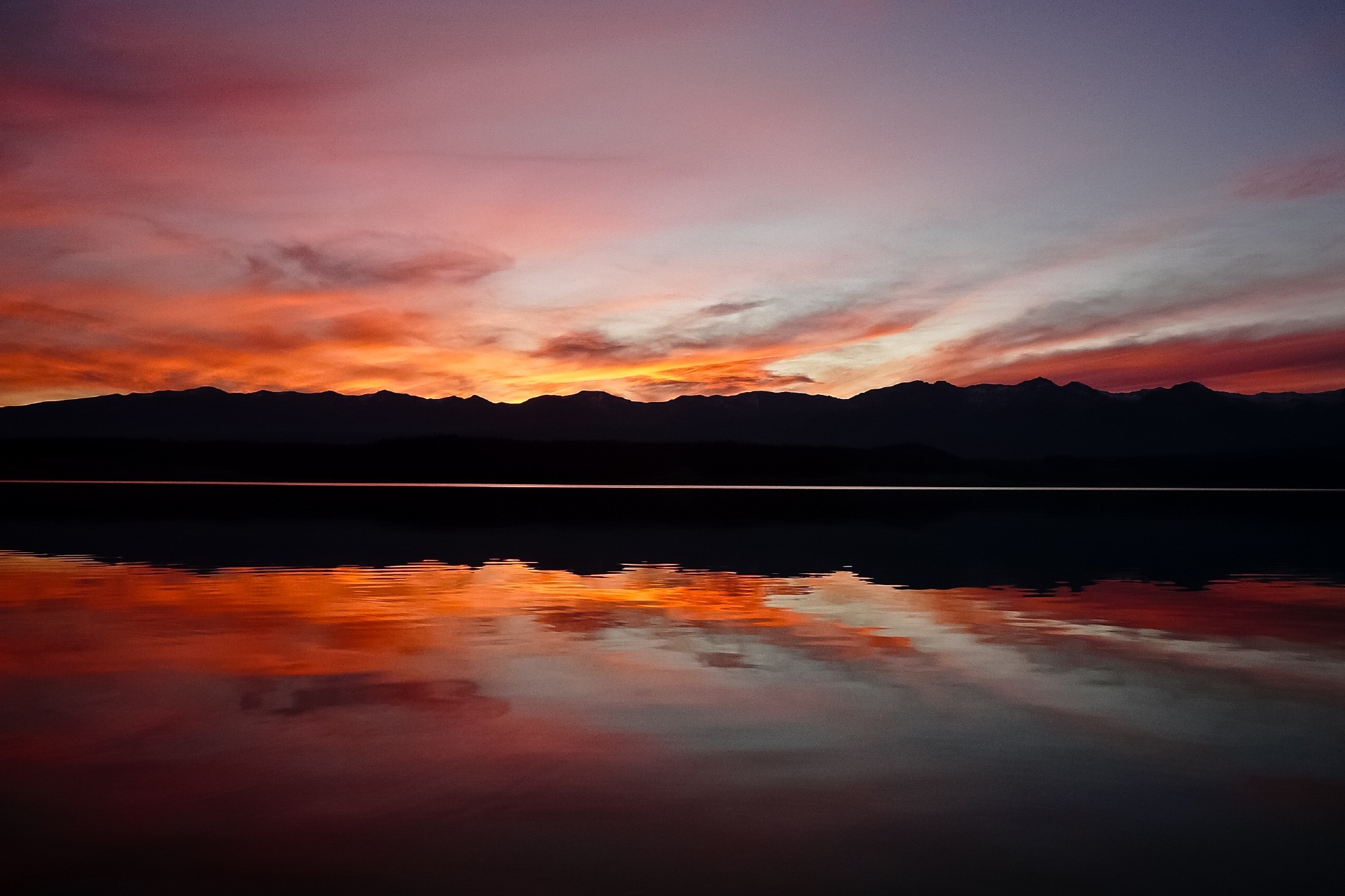 ニュージーランド　プカキ湖の夕暮れ
