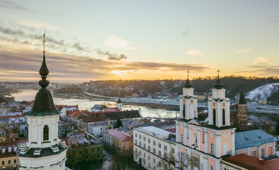 カウナス旧市街の冬の朝の風景　リトアニアの風景