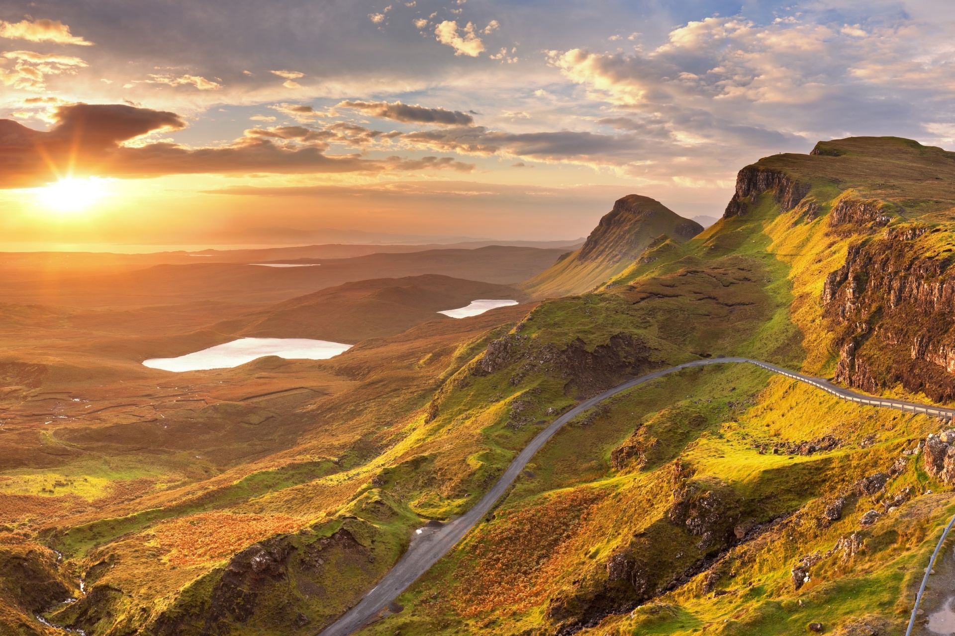 スカイ島の日の出の風景　スコットランドの風景