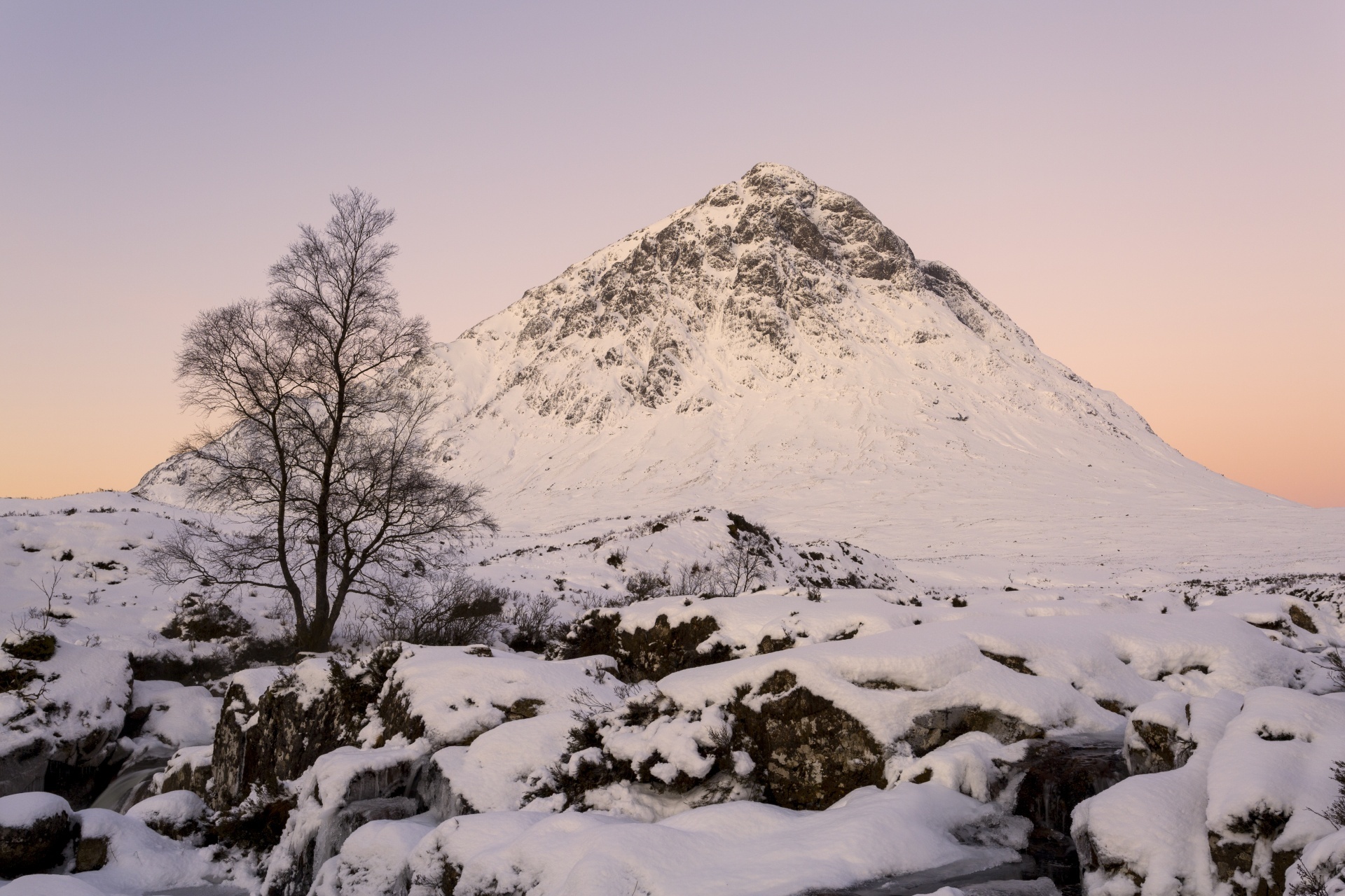 冬のブアチャイール・エティーブ・モル　スコットランドの風景