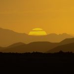 ホガール山地にのぼる朝日