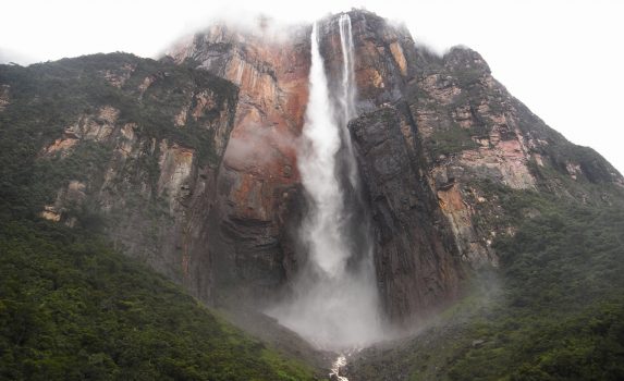 エンジェルフォールズ　カナイマ国立公園　ベネズエラの風景