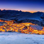 フレンチアルプスの冬の日の出風景　ラルプ・デュエズ　フランスの風景