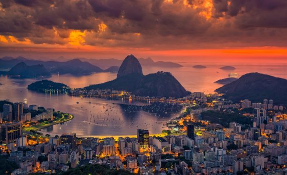 ポン・ヂ・アスーカルと朝焼けの風景　ブラジルの風景