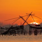 タイの漁村の朝の風景　伝統的な漁の風景