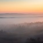 朝霧のクラクフ・チェンストホーヴァ高地　ポーランドの風景