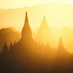 世界三大仏教遺跡の一つ「バガン」の夕暮れの風景　ミャンマーの風景