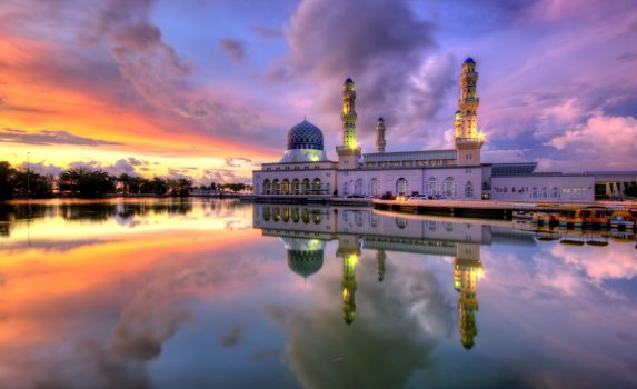 夕暮れのモスクの風景　コタキナバル　マレーシアの風景