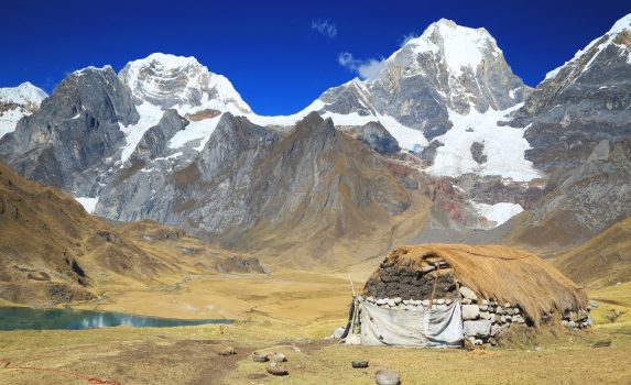 ワイワッシュ山群の風景　ペルーの風景