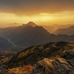 雷雨の後の輝く夕日の風景　サウジアラビアの風景