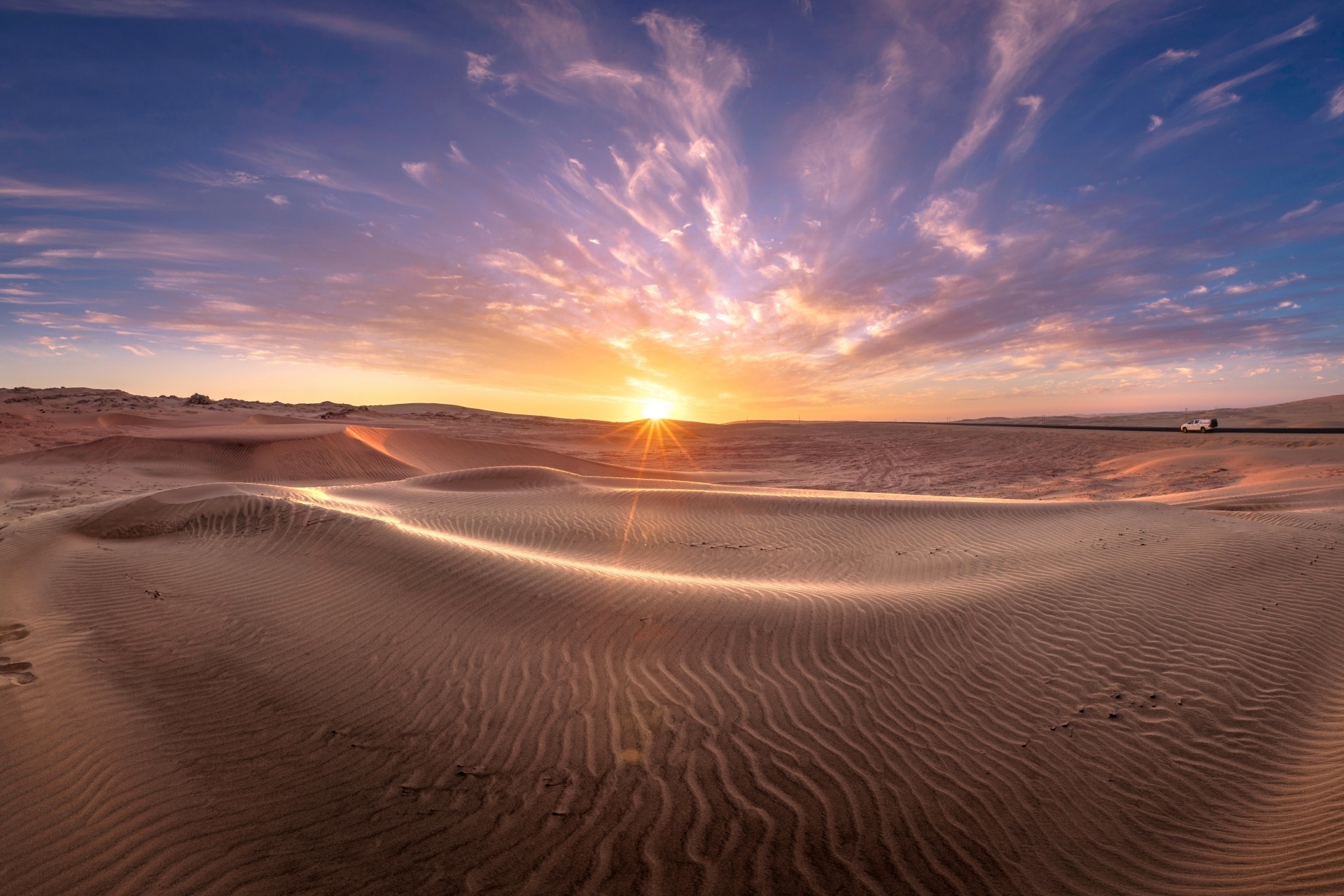 ナミブ砂漠の夕日　ナミビアの風景