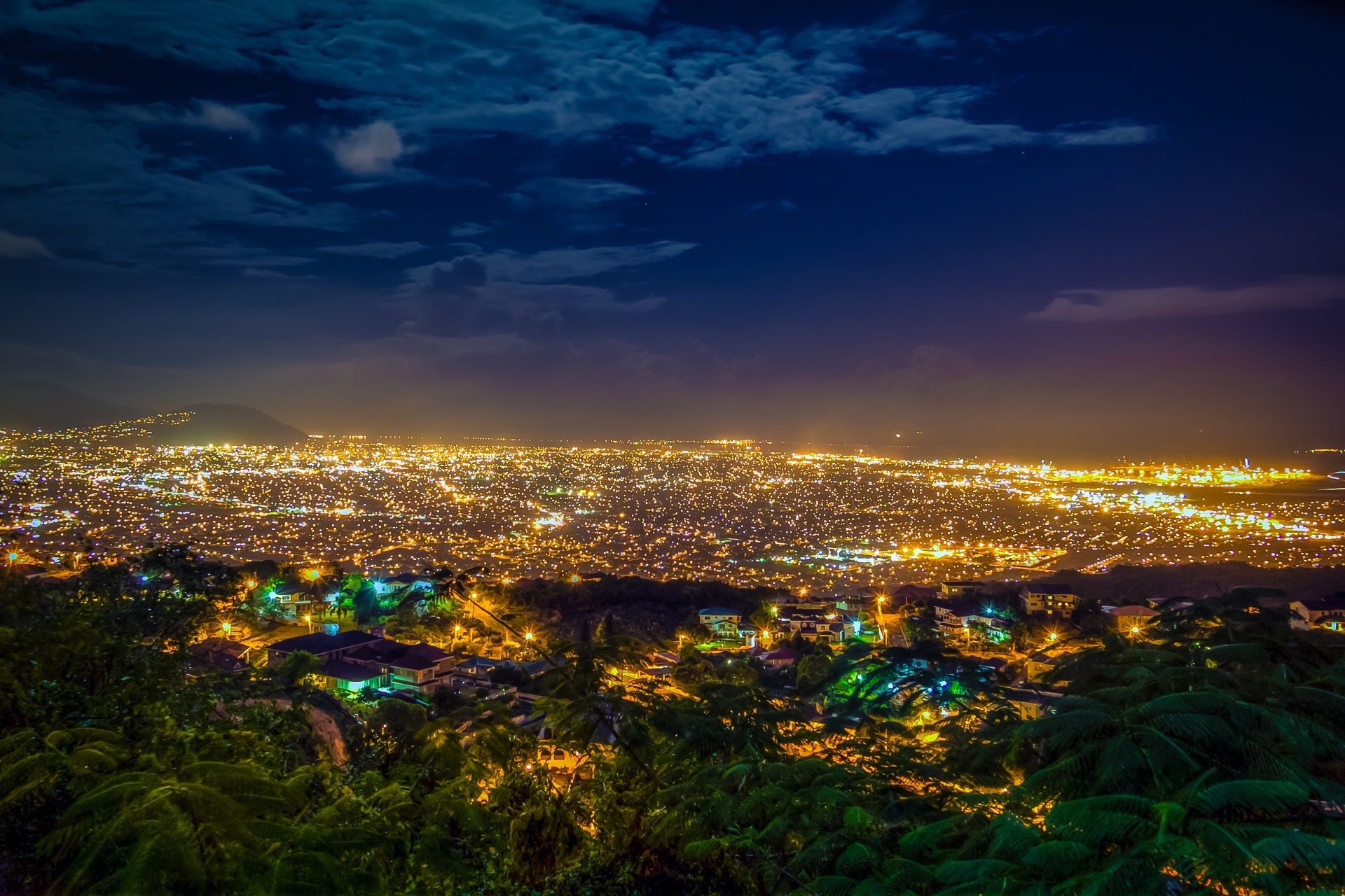 キングストンの夜景　ジャマイカの風景