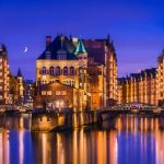ハンブルクの倉庫街の夜の風景　ドイツの風景