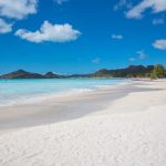 青い空とビーチの風景　アンティグア・バーブーダの風景