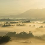 台南の山々と日の出の風景