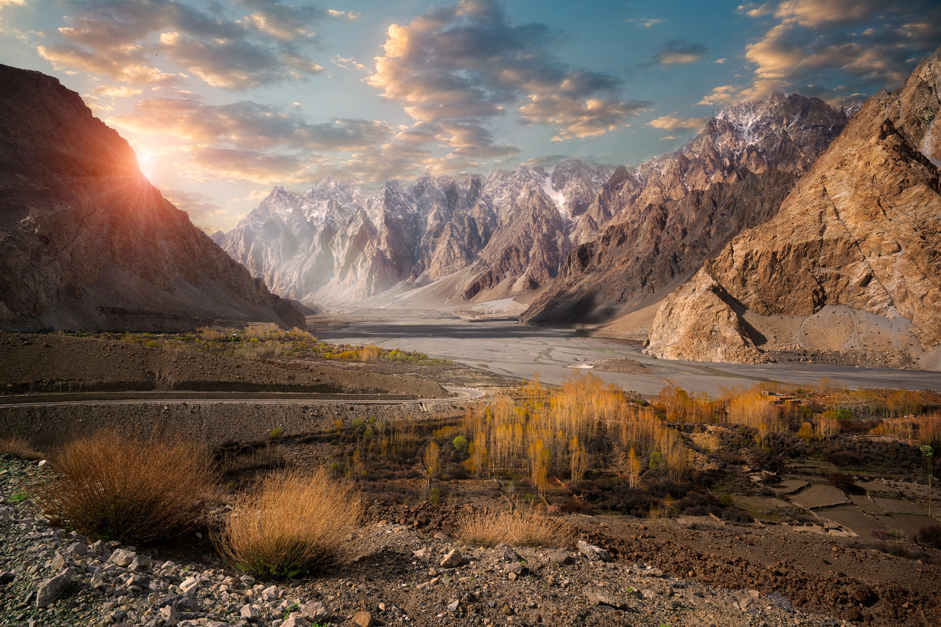 パスの風景　パキスタンの風景