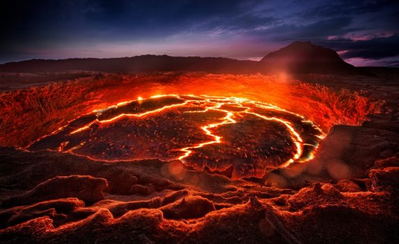 エルタ・アレの溶岩湖の風景　エチオピアの風景