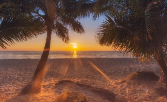 チャーン島の夕日　タイの風景