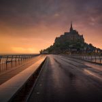 夕暮れのモンサンミッシェル　フランスの風景