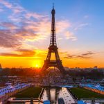 エッフェル塔とパリの夕暮れ　フランスの風景
