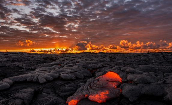 朝焼けのハワイの風景