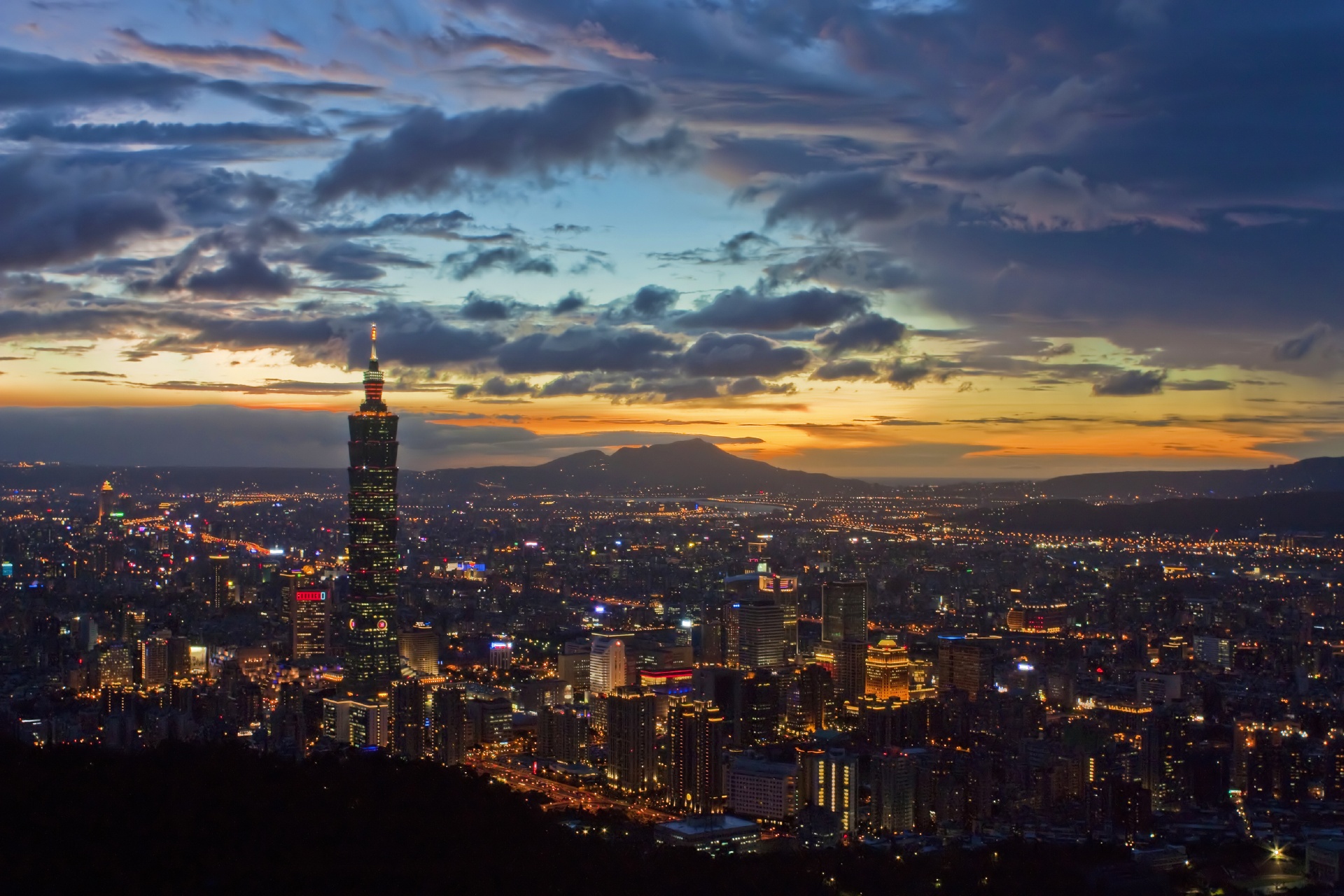 夕暮れの台北の風景　台湾の風景
