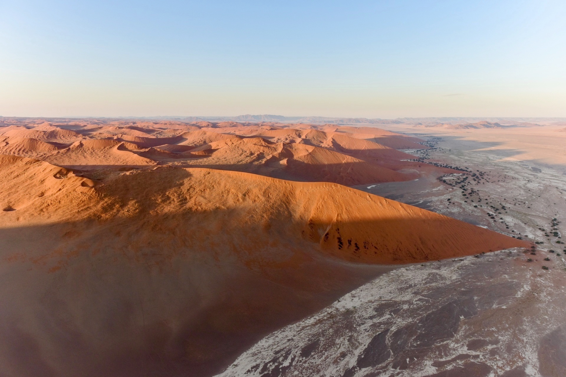空から見るナミブ砂漠　ナミビアの風景