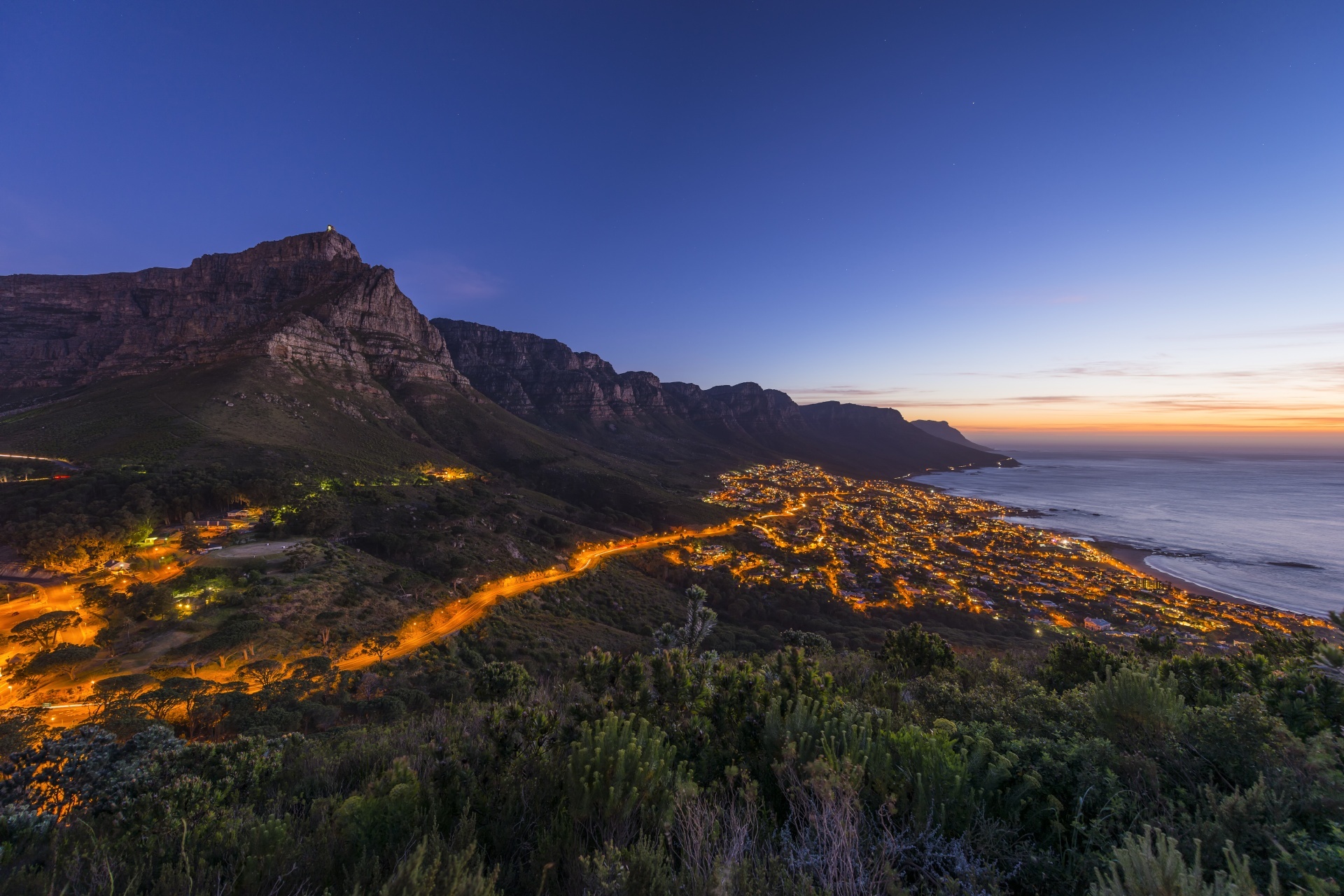 夜のケープタウン　南アフリカの風景
