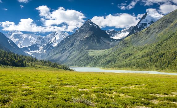 アルタイ山脈の風景　ロシアの風景