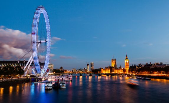 ロンドン・アイと夕暮れのロンドンの風景　イギリスの風景