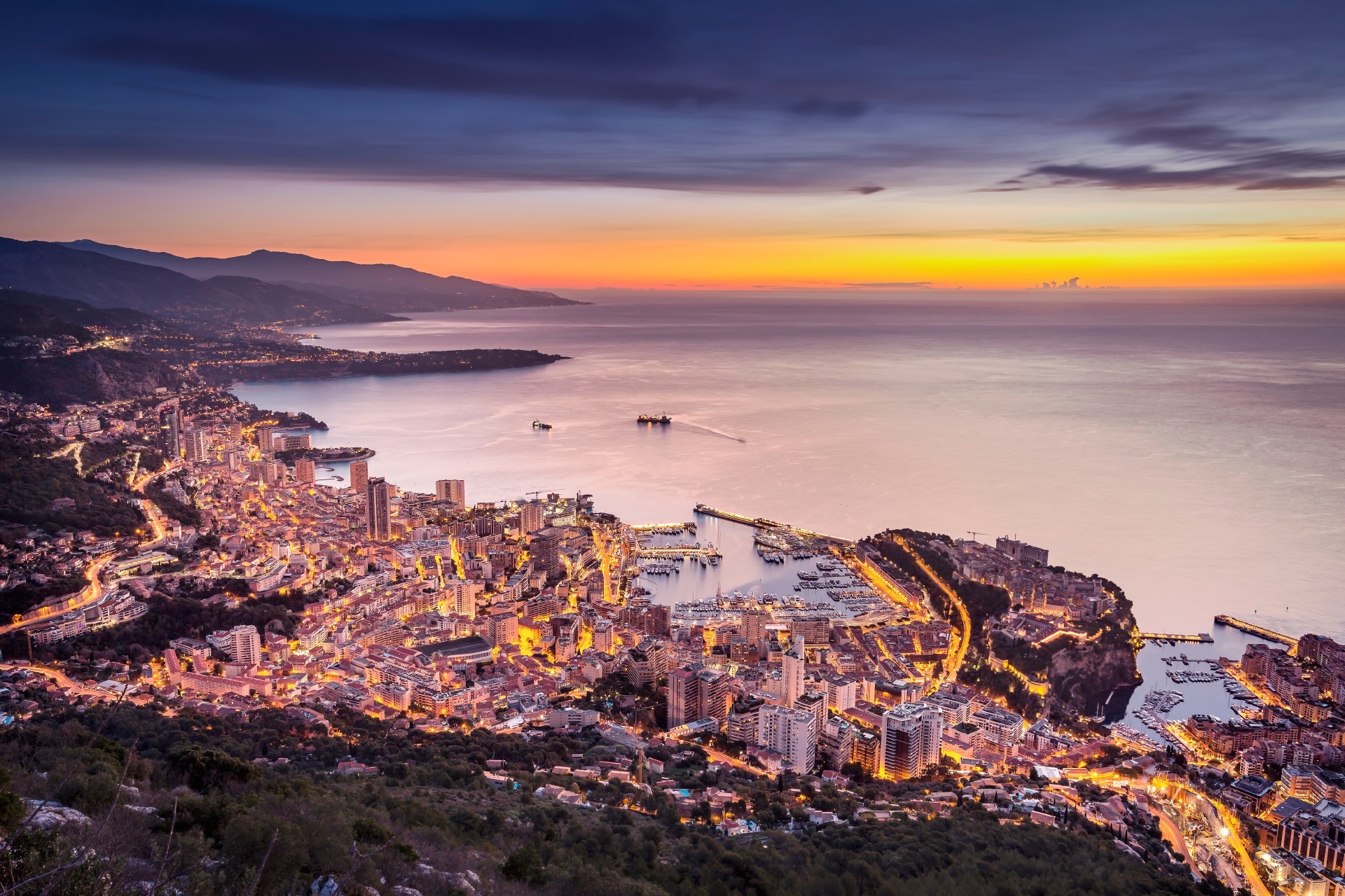 モンテカルロの夕暮れ　モナコの風景