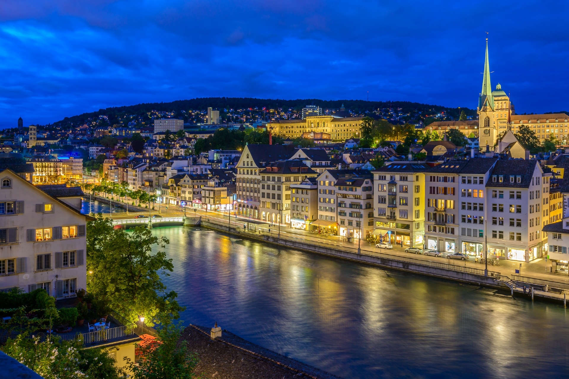 夜のチューリッヒ　スイスの風景
